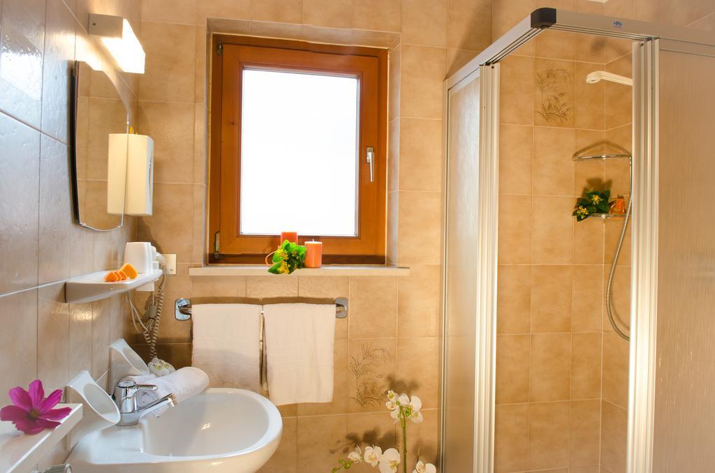 Pension Felseneck San Leonardo in Passiria Extérieur photo
