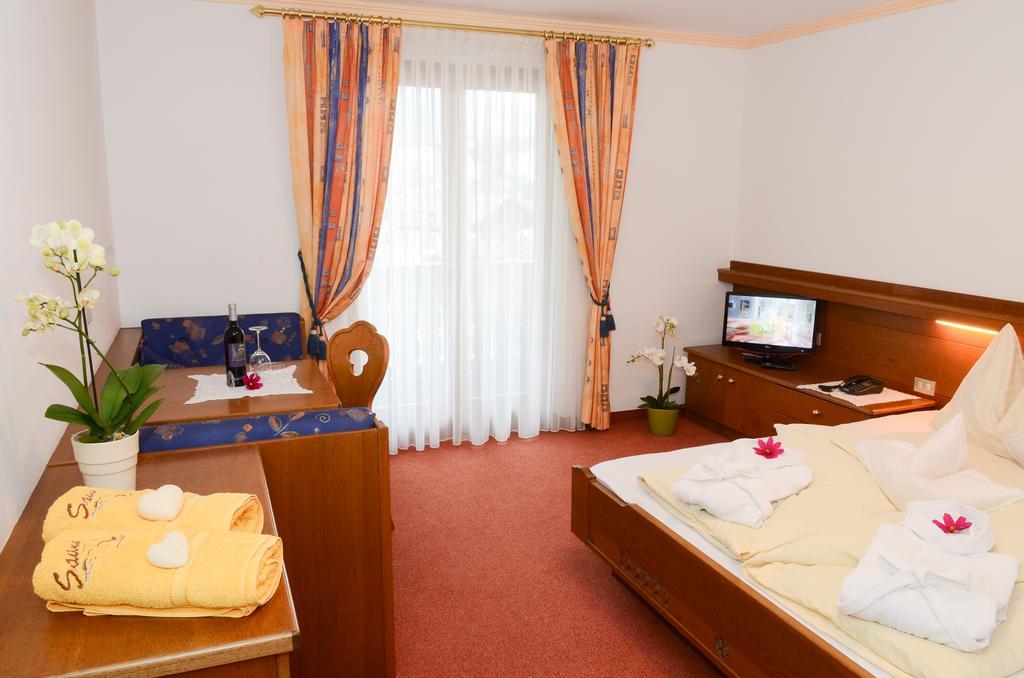 Pension Felseneck San Leonardo in Passiria Extérieur photo