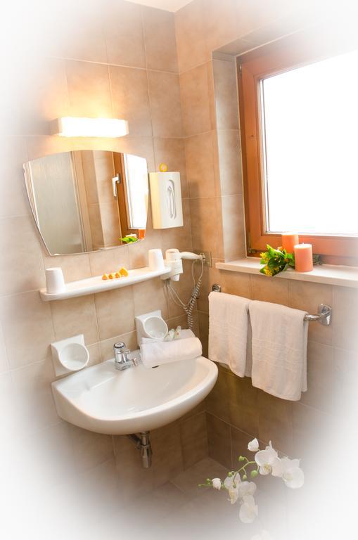 Pension Felseneck San Leonardo in Passiria Chambre photo